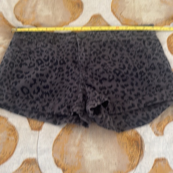 Miley Cyrus max azria cheetah print shorts - Picture 5 of 6